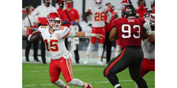 Tom Brady en el pasado y Patrick Mahome en el futuro